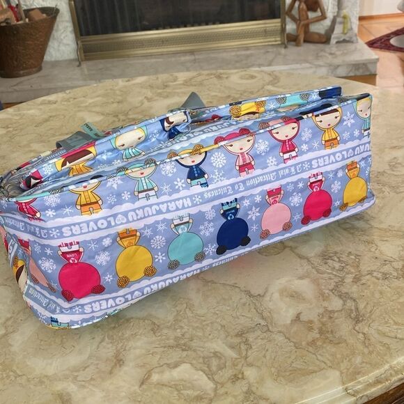 NWT Harajuko Lovers Eskimo Kisses Cross Body Nylon Printed Satchel Travel Bag - Picture 4 of 16